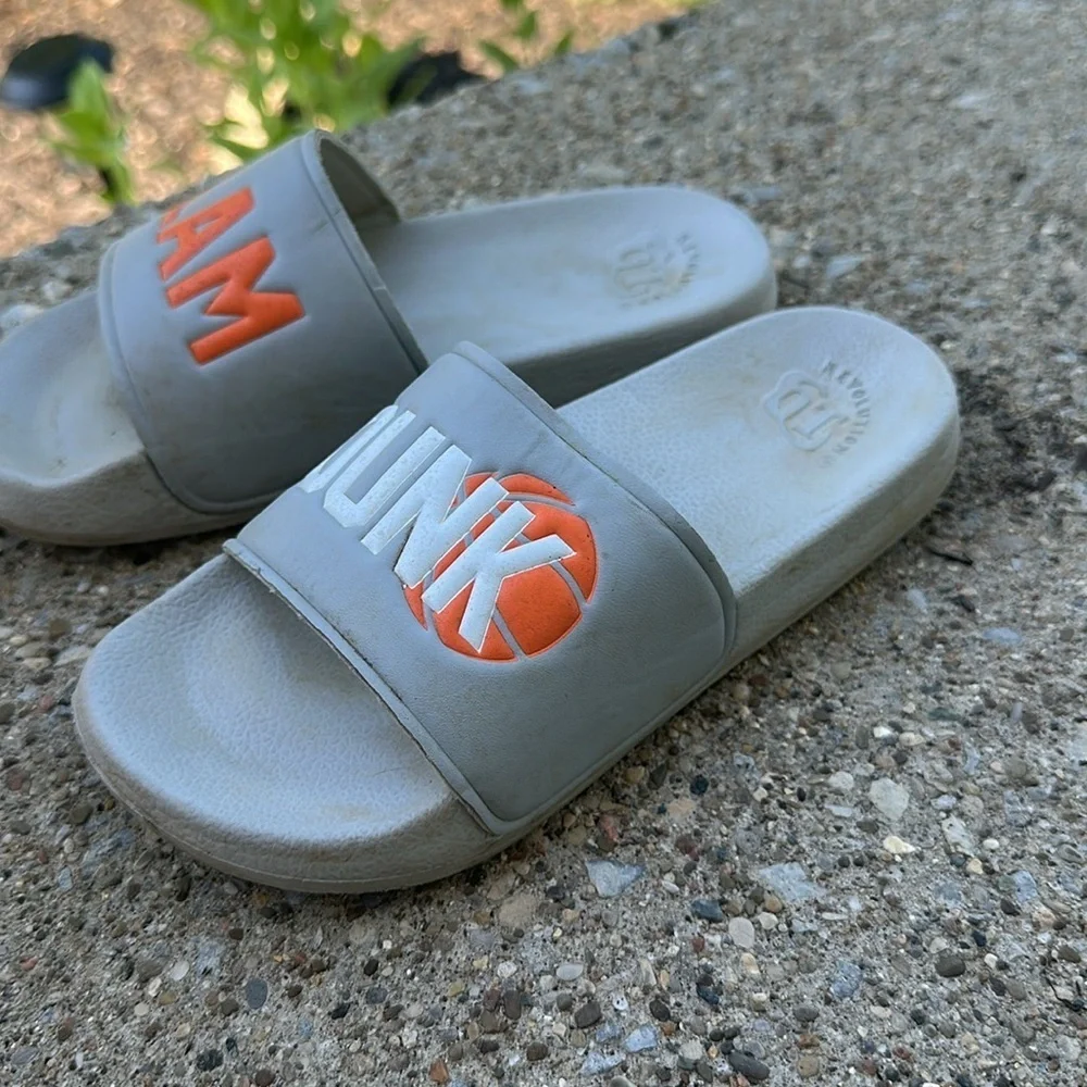 Slam Dunk grey slides size medium kids